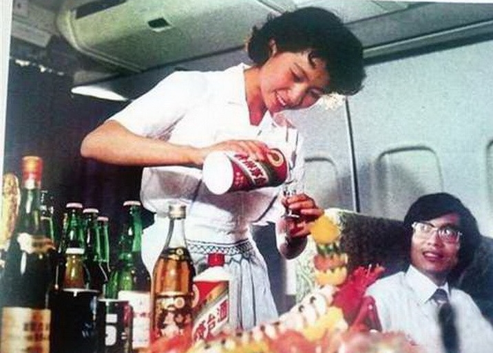 1975年，乘坐中国民航国际航班的旅客免费获赠茅台1瓶