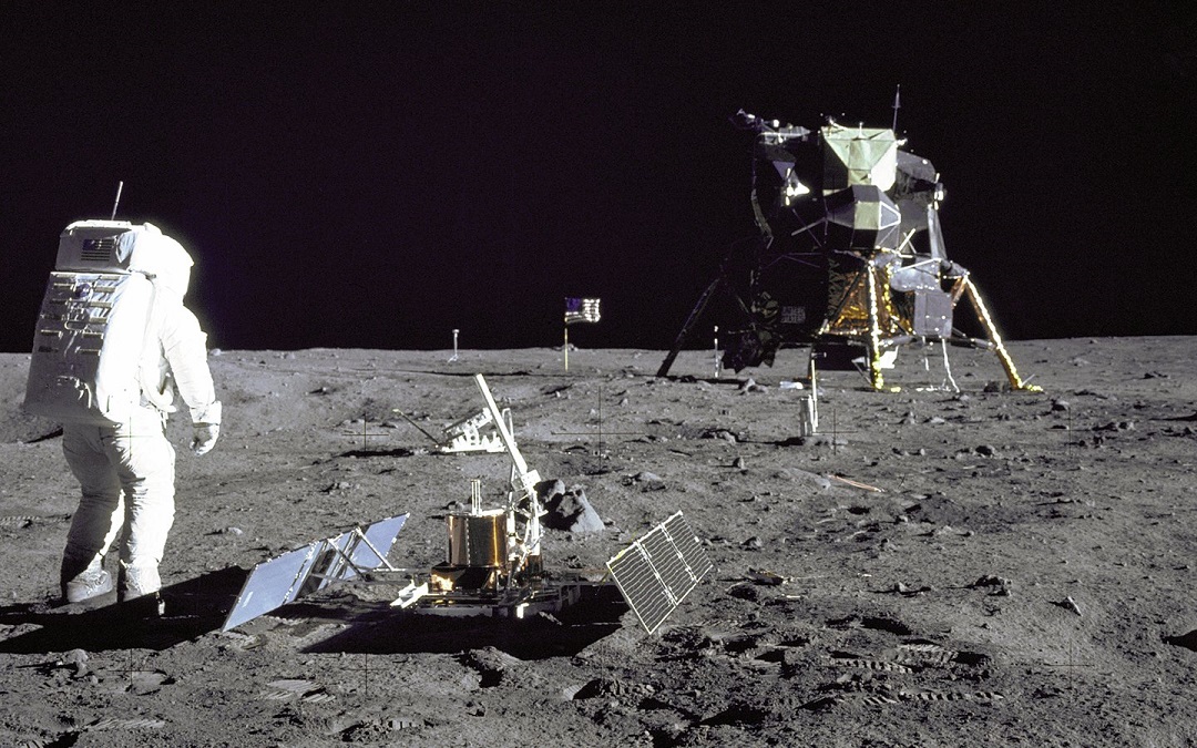 1969年7月21日人类首次登上月球